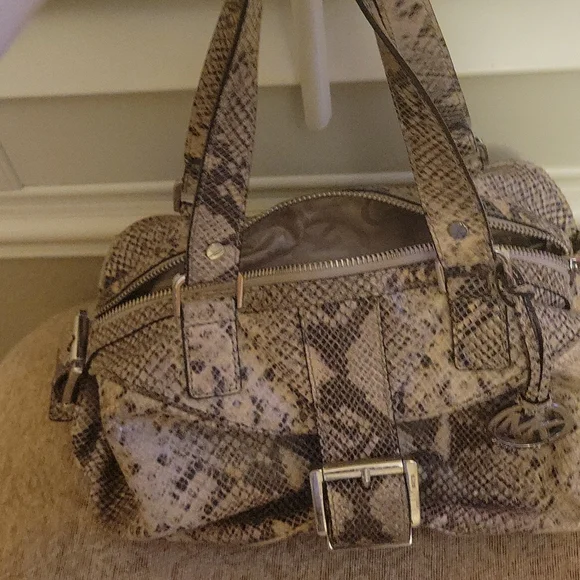 Michael Kors Heidi  Snakeskin Purse 👜 Used once !!! New condition! - Picture 7 of 7